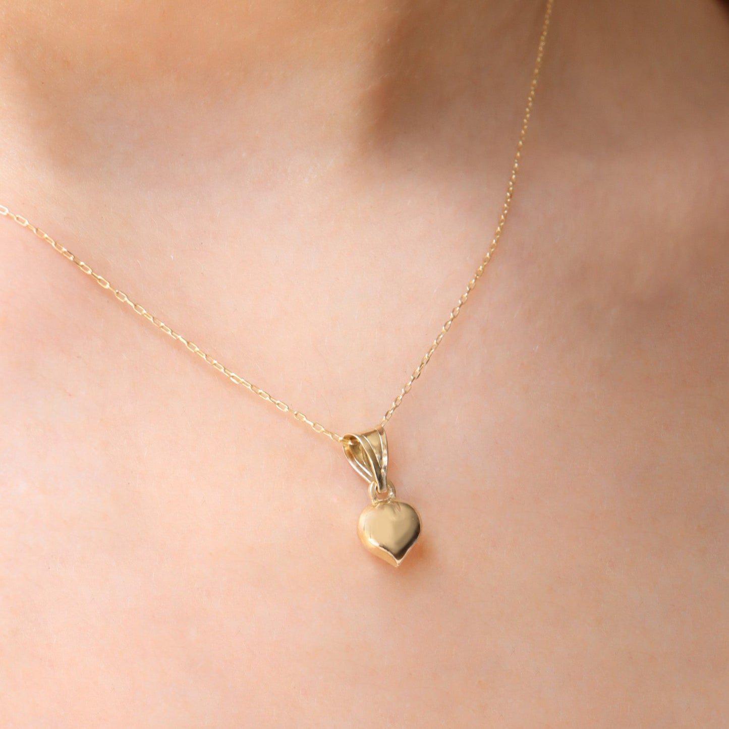 Kalpli Minimal Altın Kolye