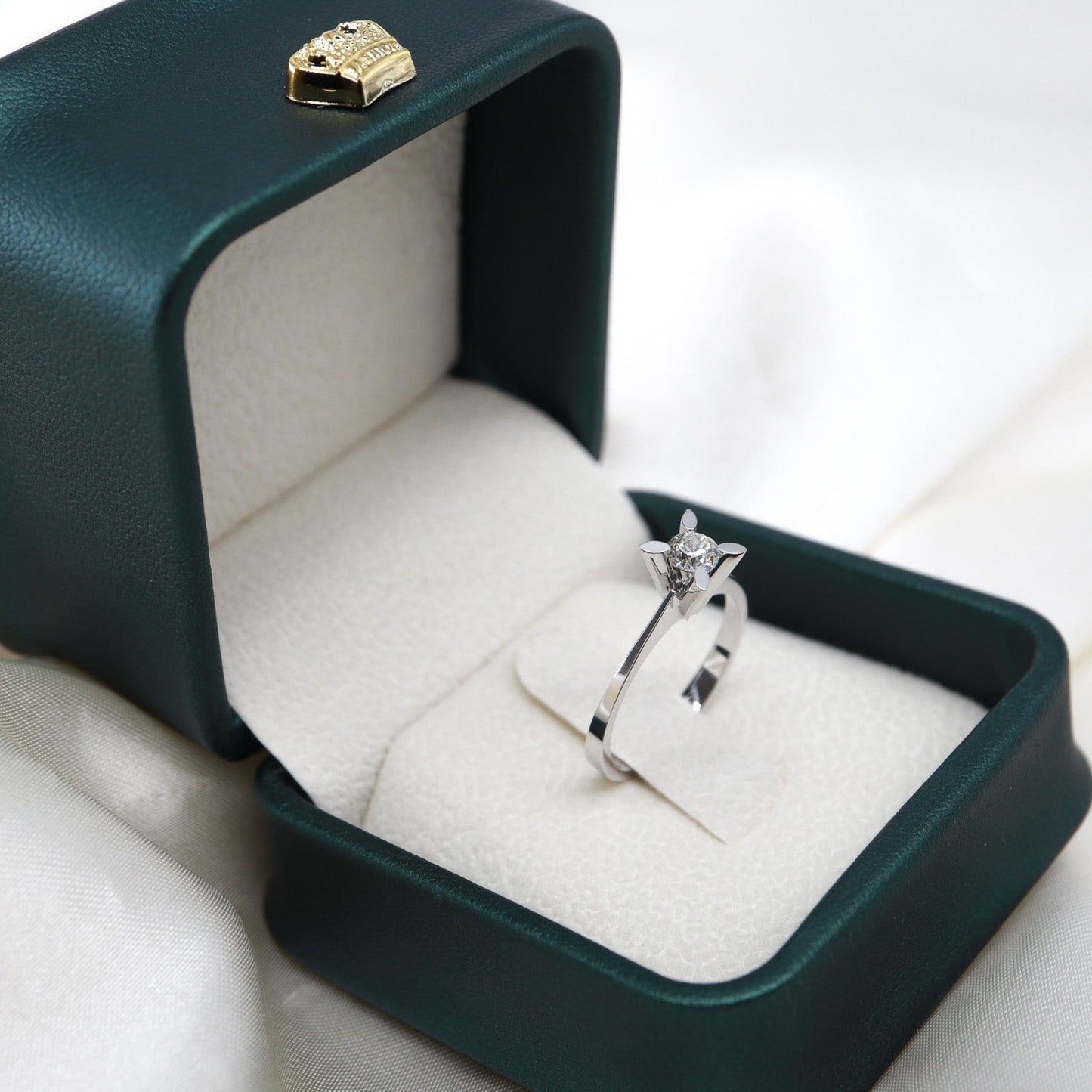 0,30ct Badem Tırnak Tektaş