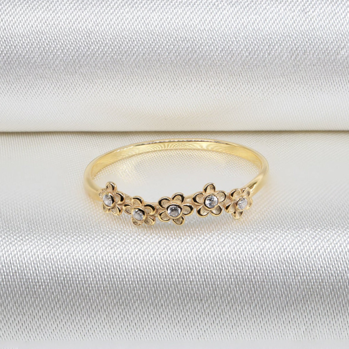 Pırlantalı Papatya Motifli Minimal Yüzük