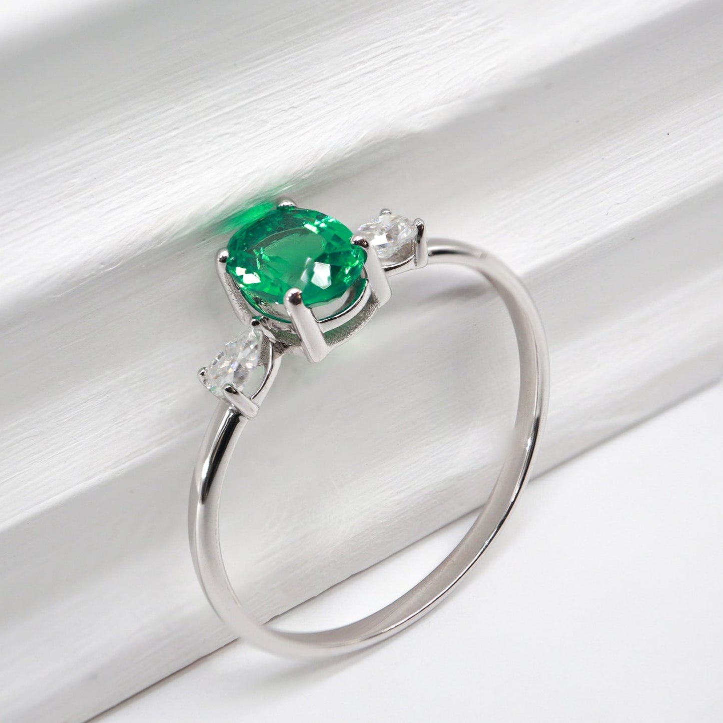 Oval Zümrüt & Damla Pırlanta