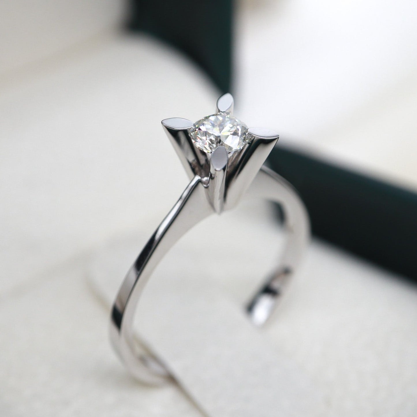 0,30ct Badem Tırnak Tektaş