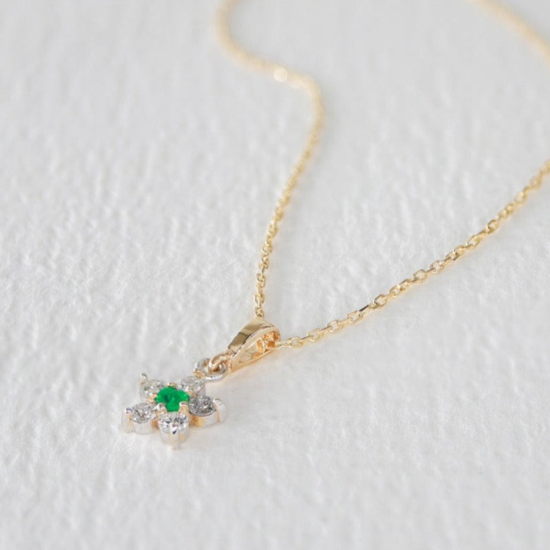 Papatya Model Zümrüt & Pırlanta Minimal Kolye