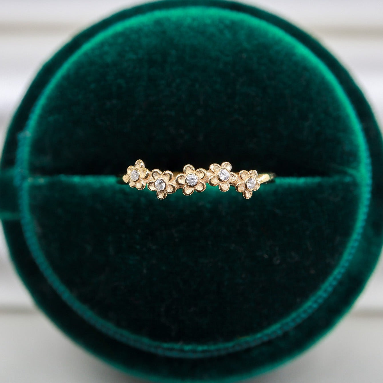 Pırlantalı Papatya Motifli Minimal Yüzük