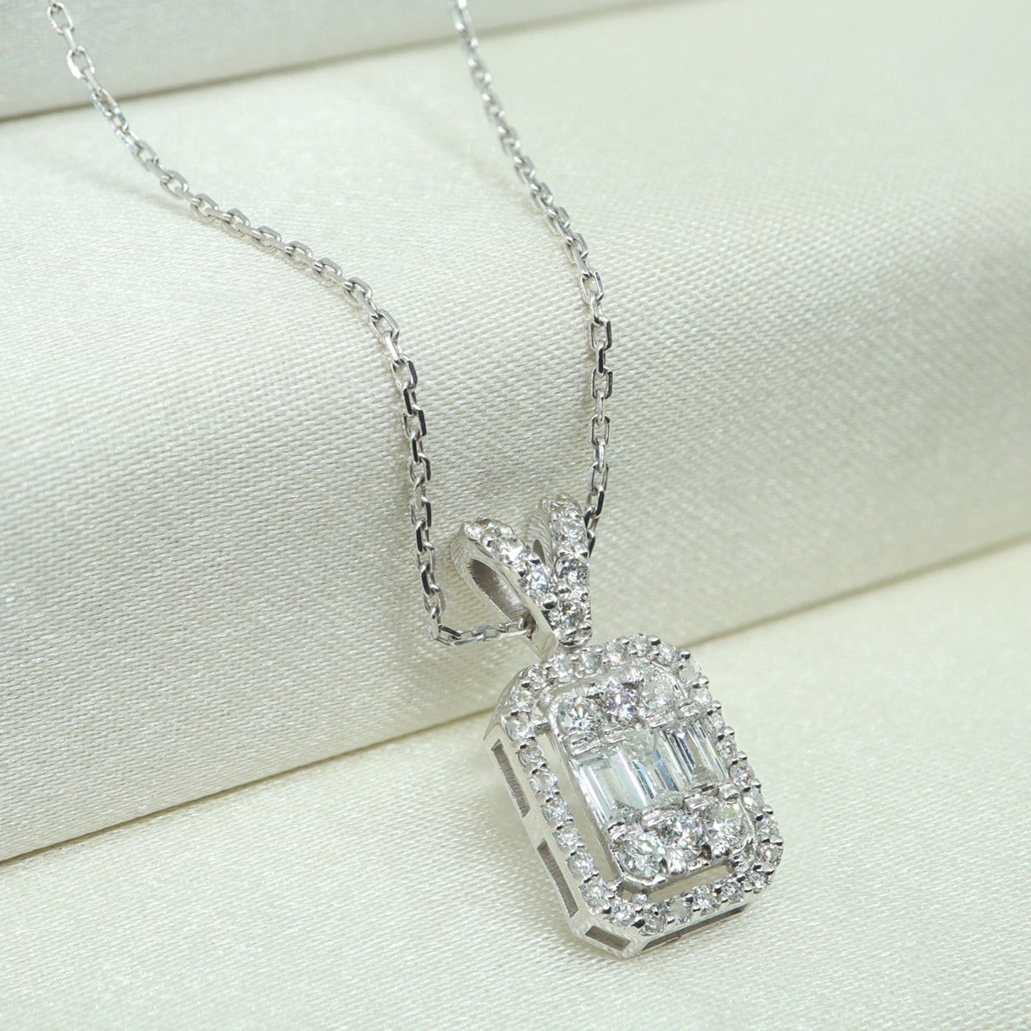 0,50ct Pırlanta Baget Kolye