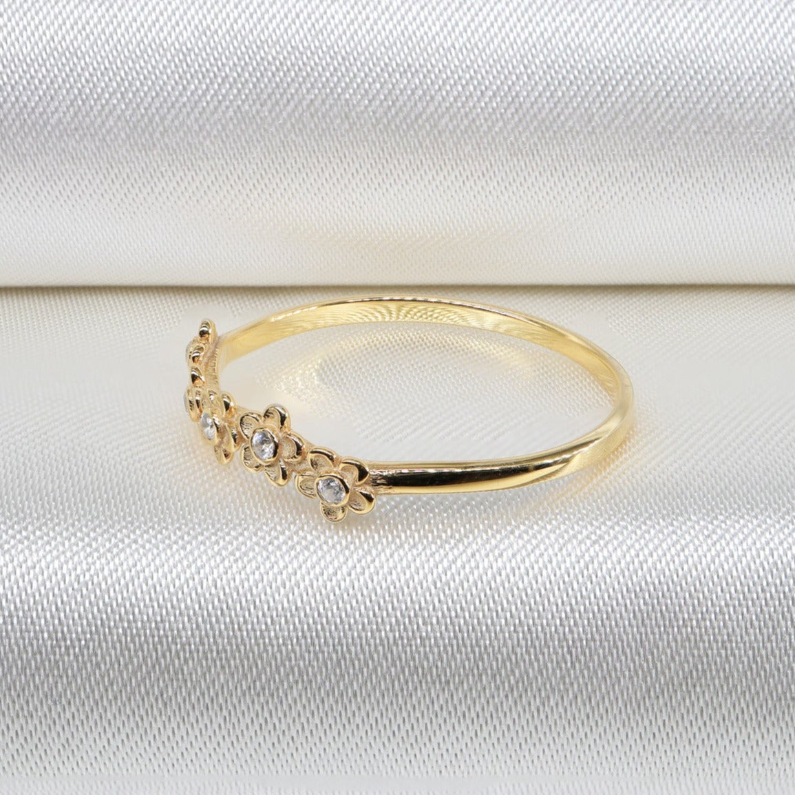 Pırlantalı Papatya Motifli Minimal Yüzük