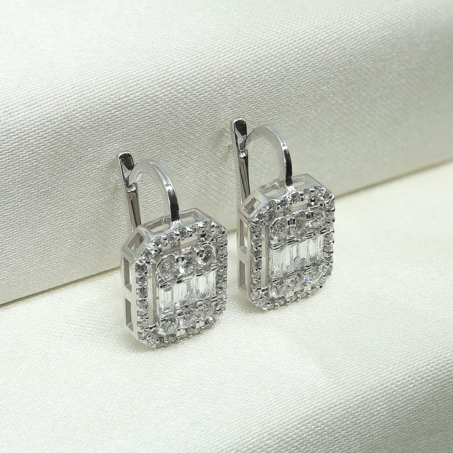 0,90ct Pırlanta Baget Küpe