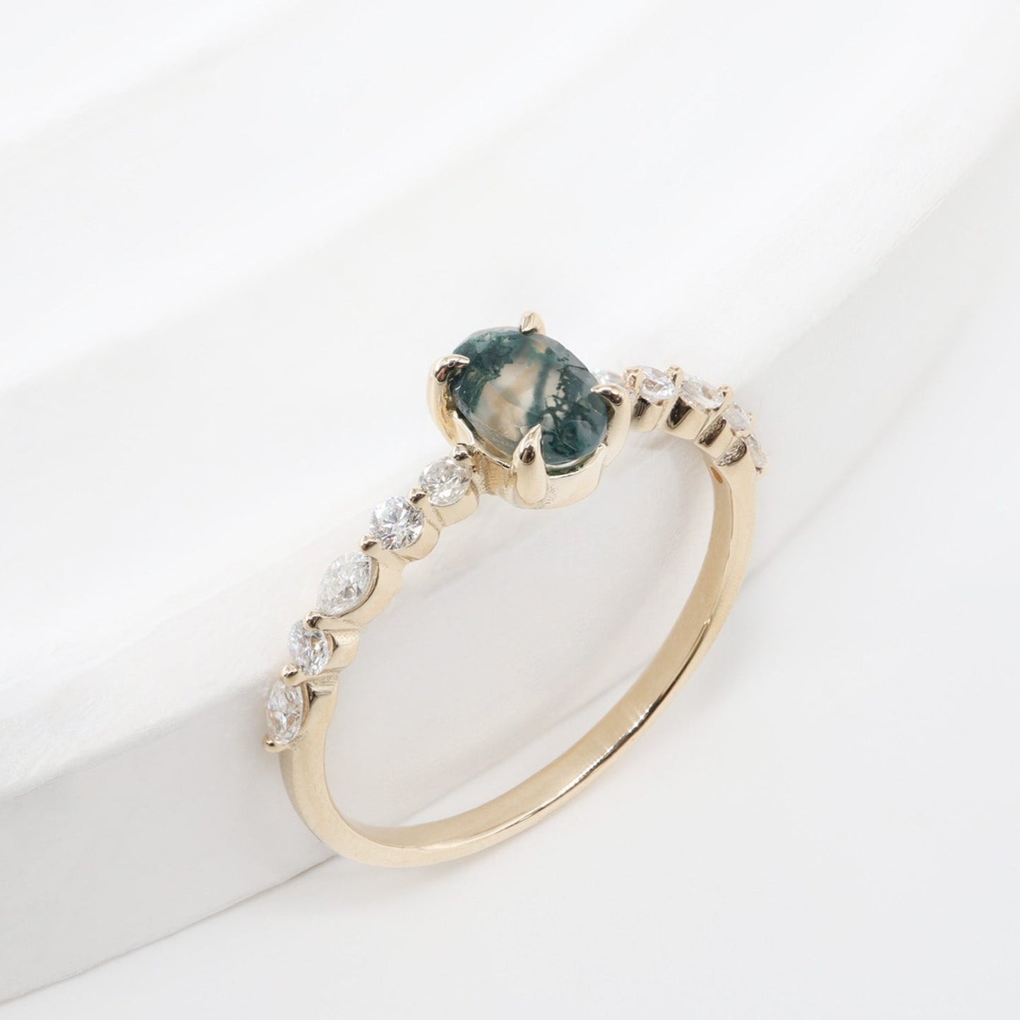 Oval Kesim Moss Agate & Pırlanta Yüzük