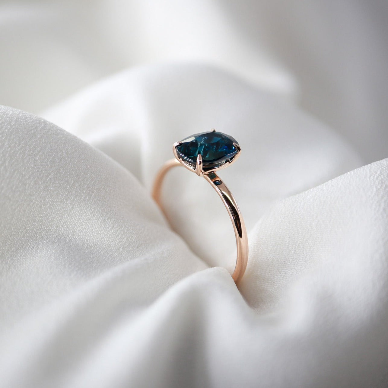 Oval Safir Taşlı Yüzük