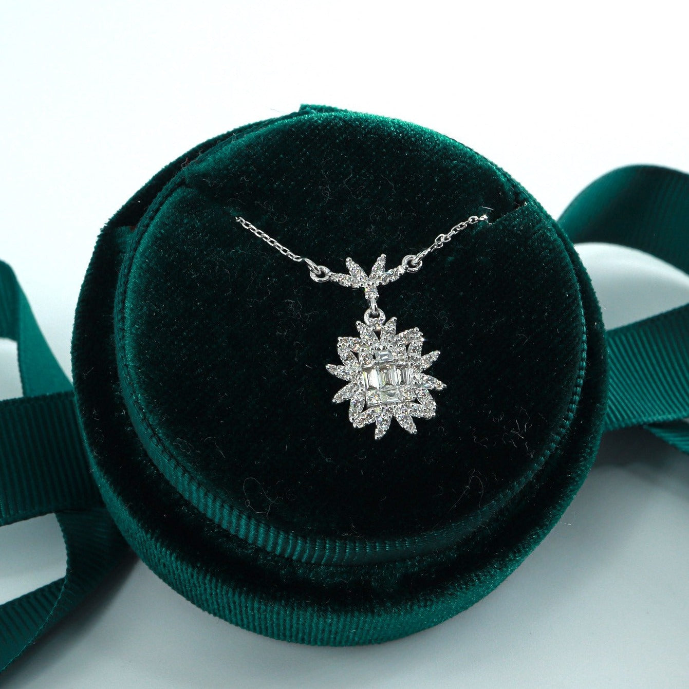 0,50ct Baget Kesim Pırlanta Kolye