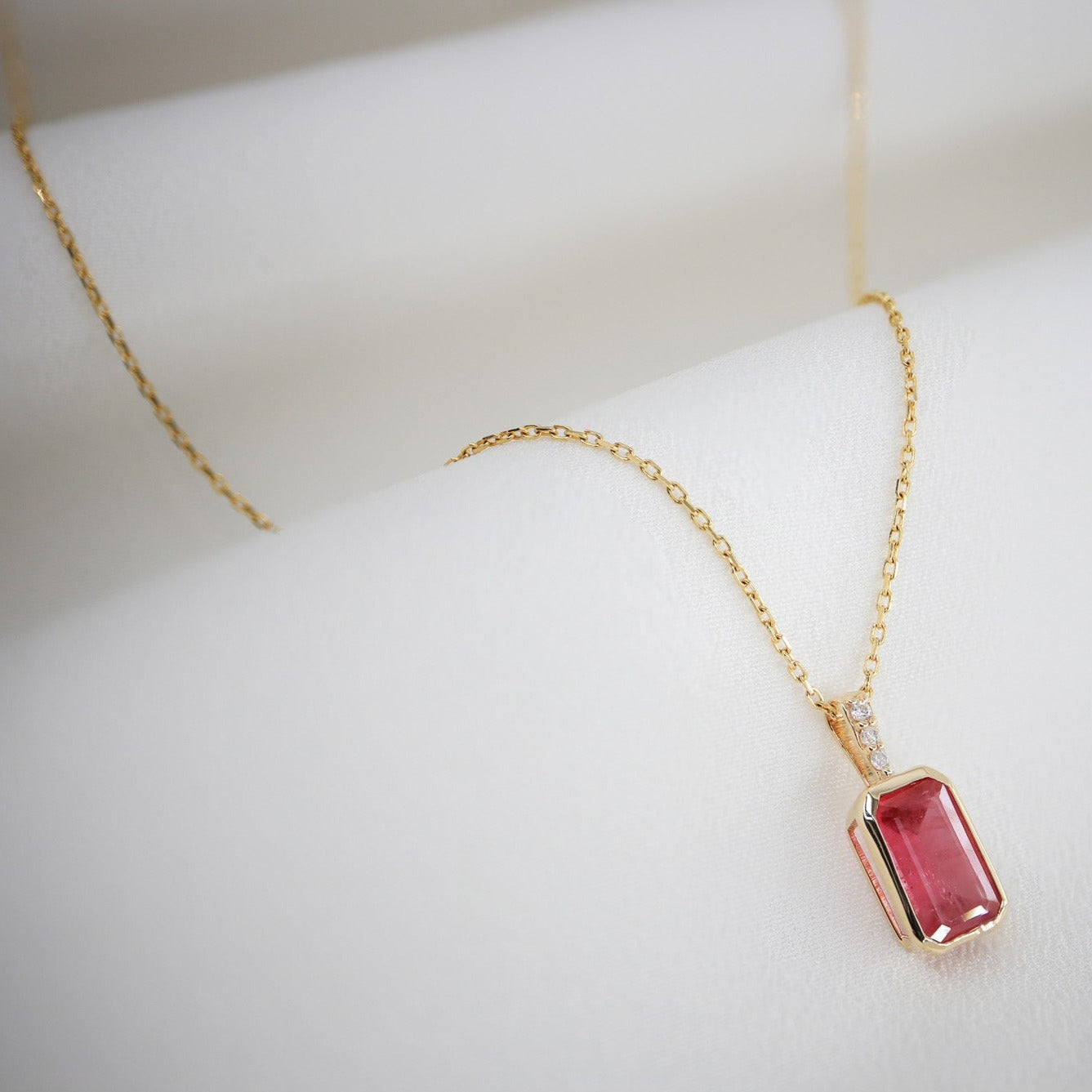 Emerald Kesim Yakut & Pırlanta Kolye