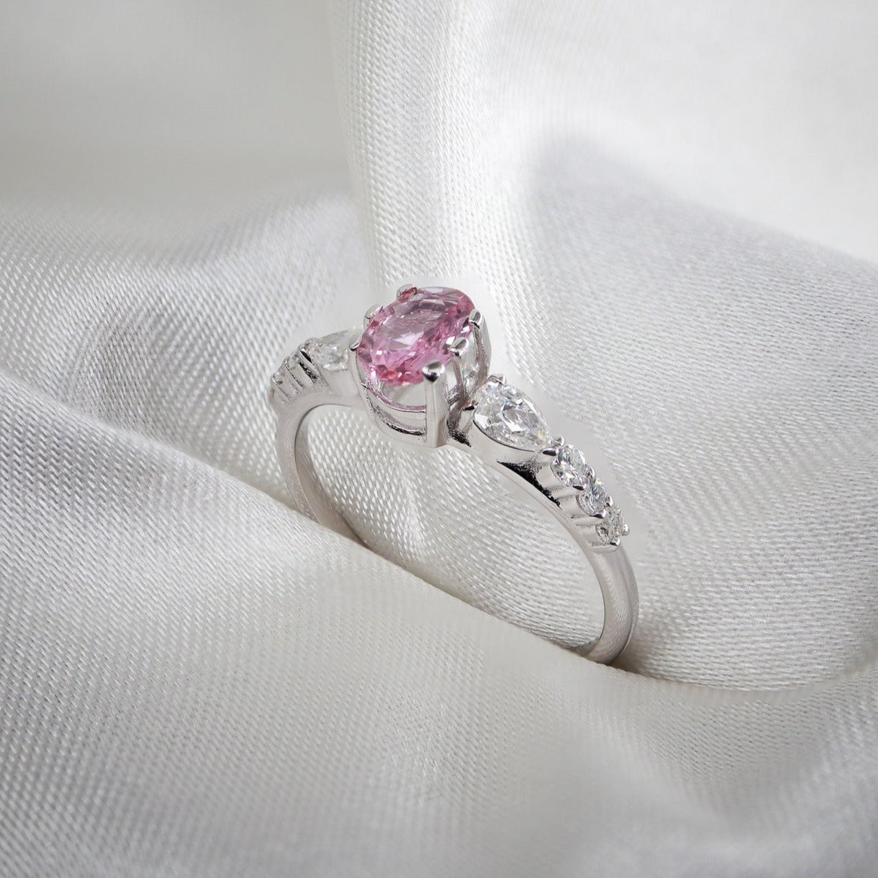 Oval Pembe Safir & Damla Pırlanta