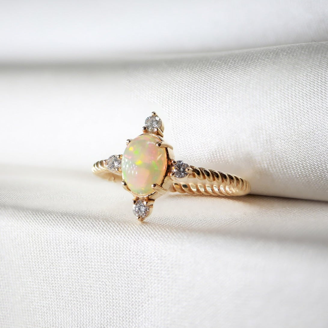 Oval Kapşon Opal Taş & Pırlanta
