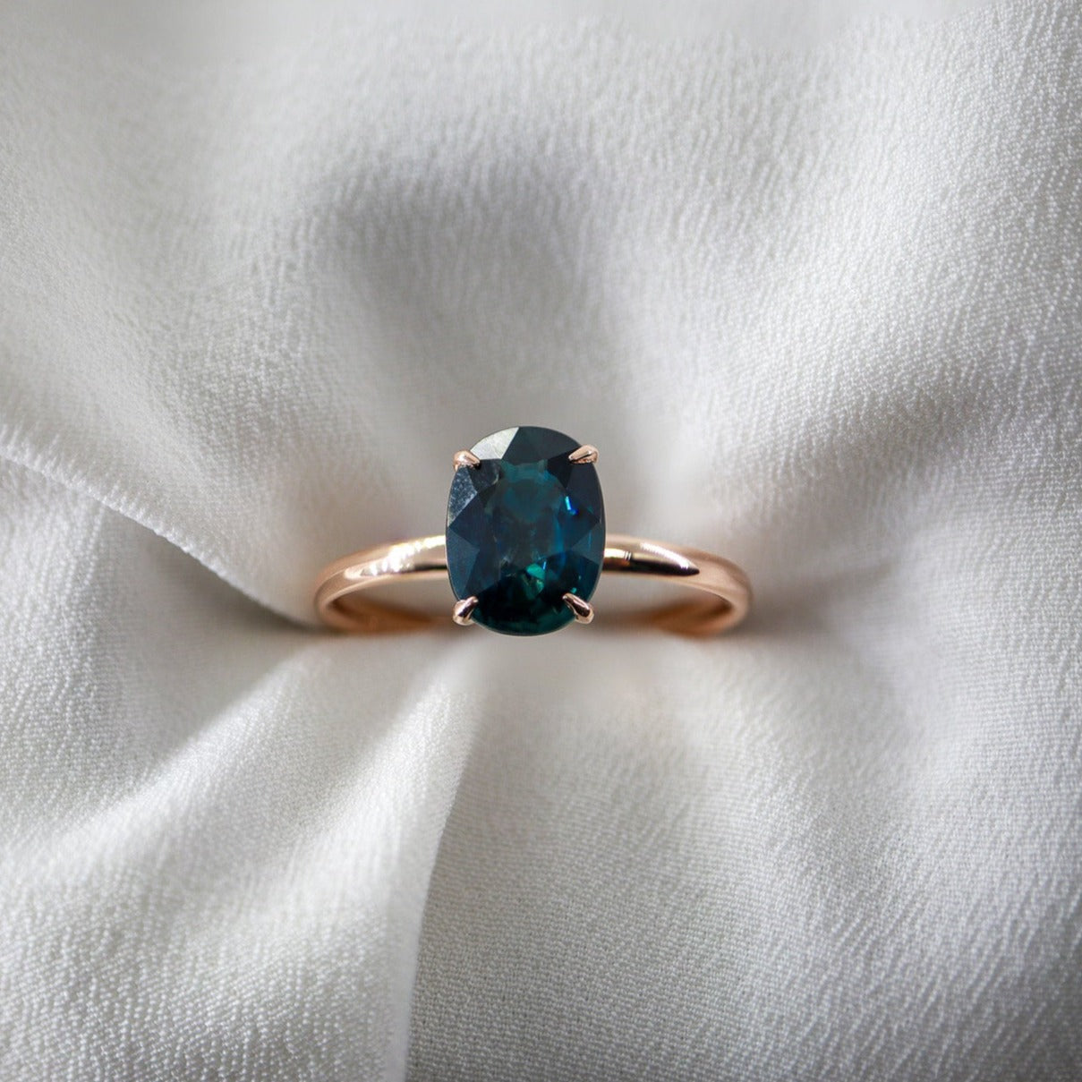 Oval Safir Taşlı Yüzük