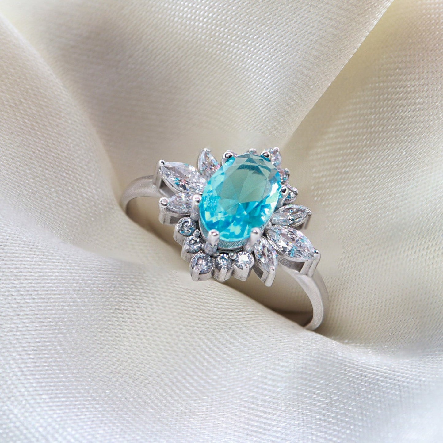 Oval Aquamarin & Markiz Pırlanta