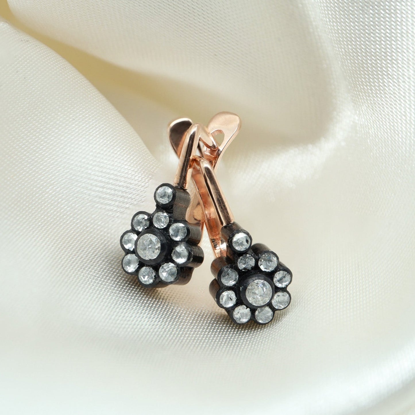 Elmas Gül Model Küpe