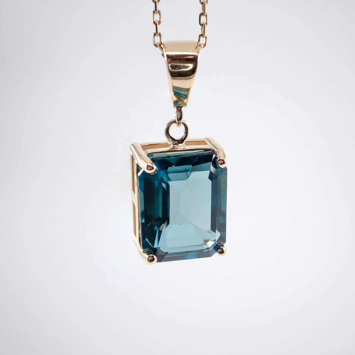 Emerald Kesim London Topaz Kolye