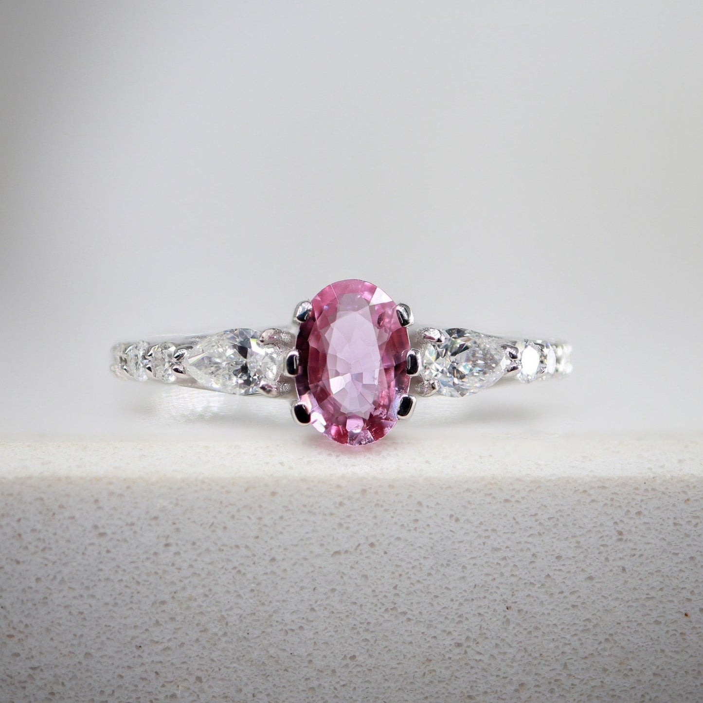 Oval Pembe Safir & Damla Pırlanta