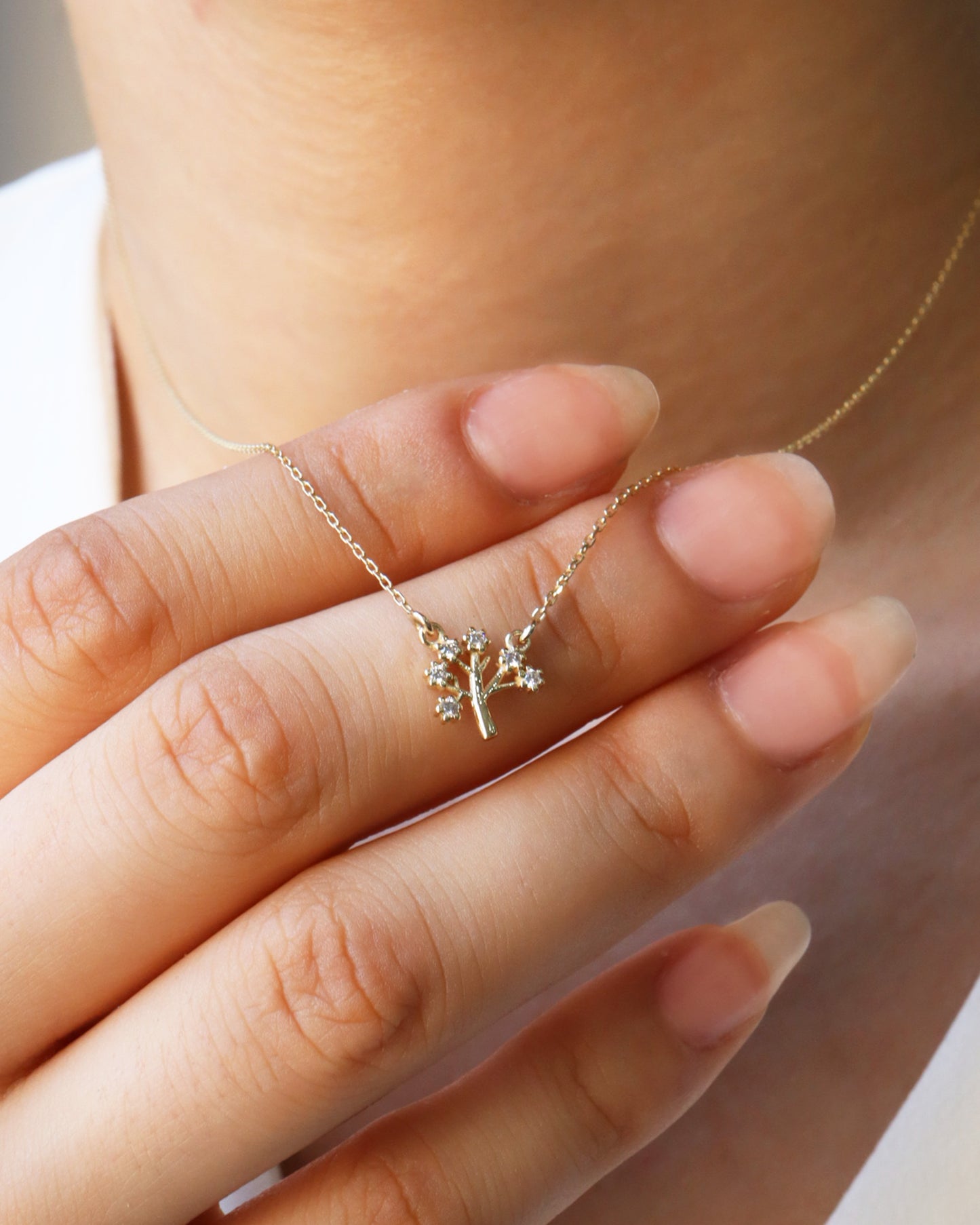 Minimal Pırlantalı Hayat Ağacı Kolye