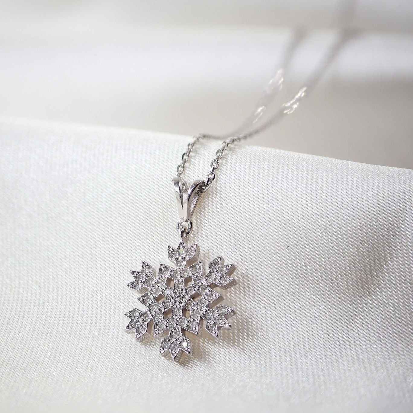 Pırlanta Kar Tanesi Kolye