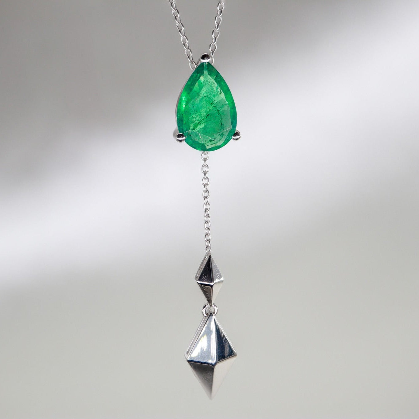 Damla Zümrüt Taşlı Kolye