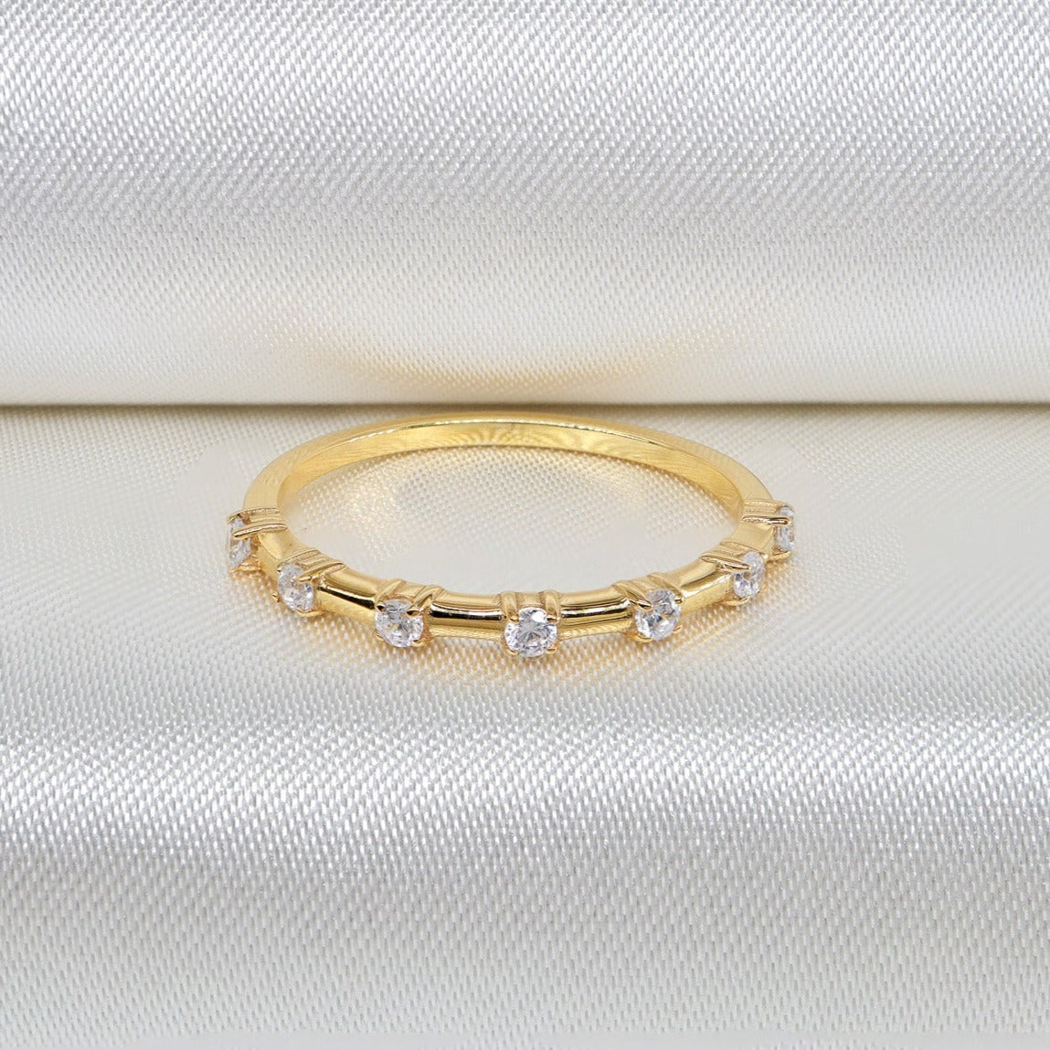 Pırlanta Taşlı Minimal Yüzük