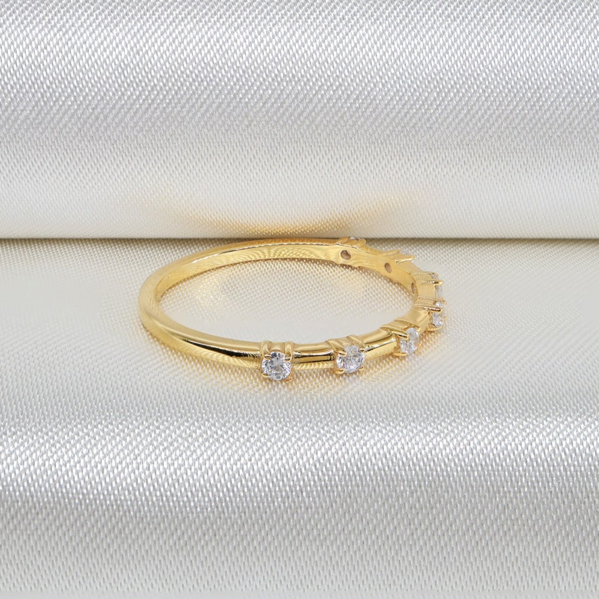 Pırlanta Taşlı Minimal Yüzük