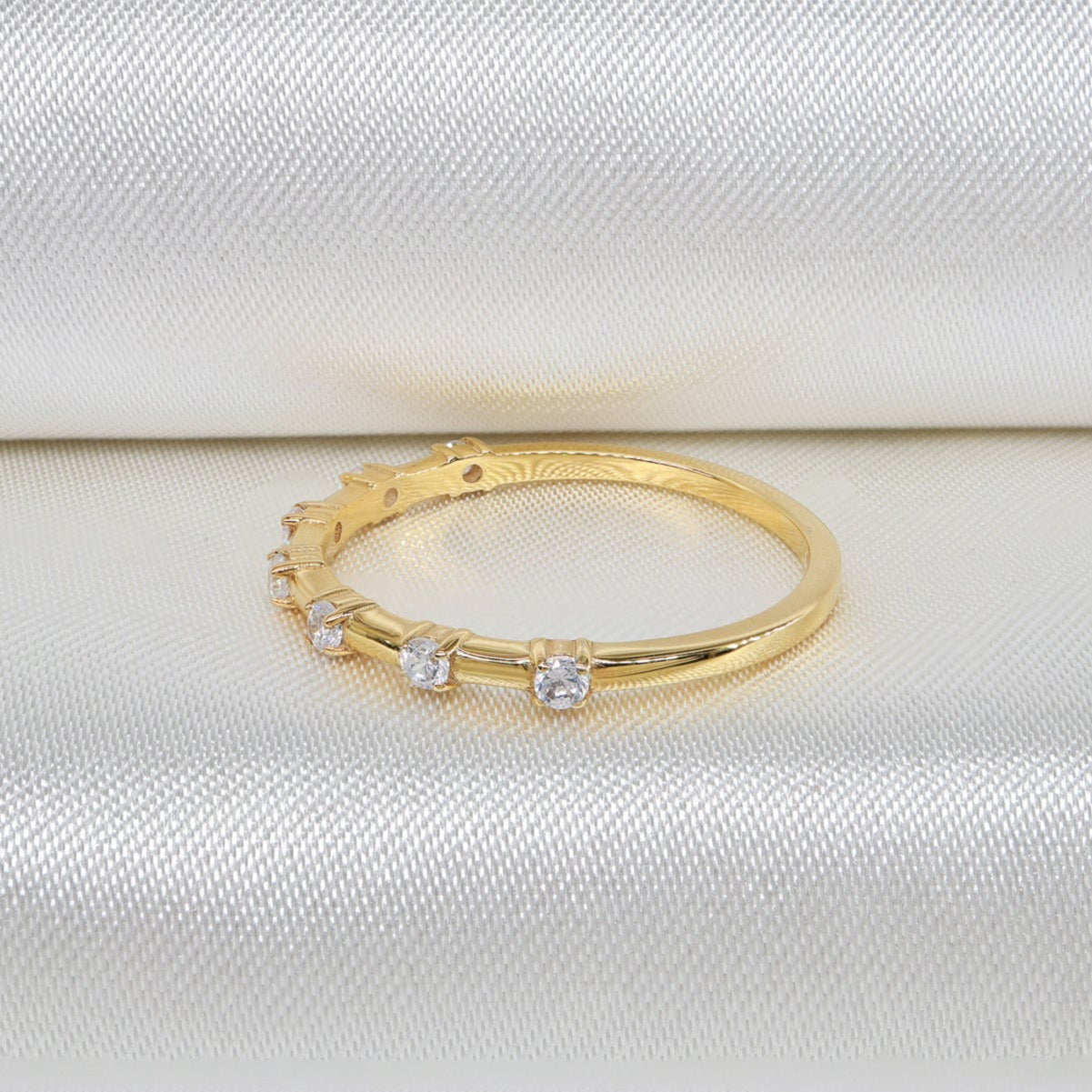 Pırlanta Taşlı Minimal Yüzük