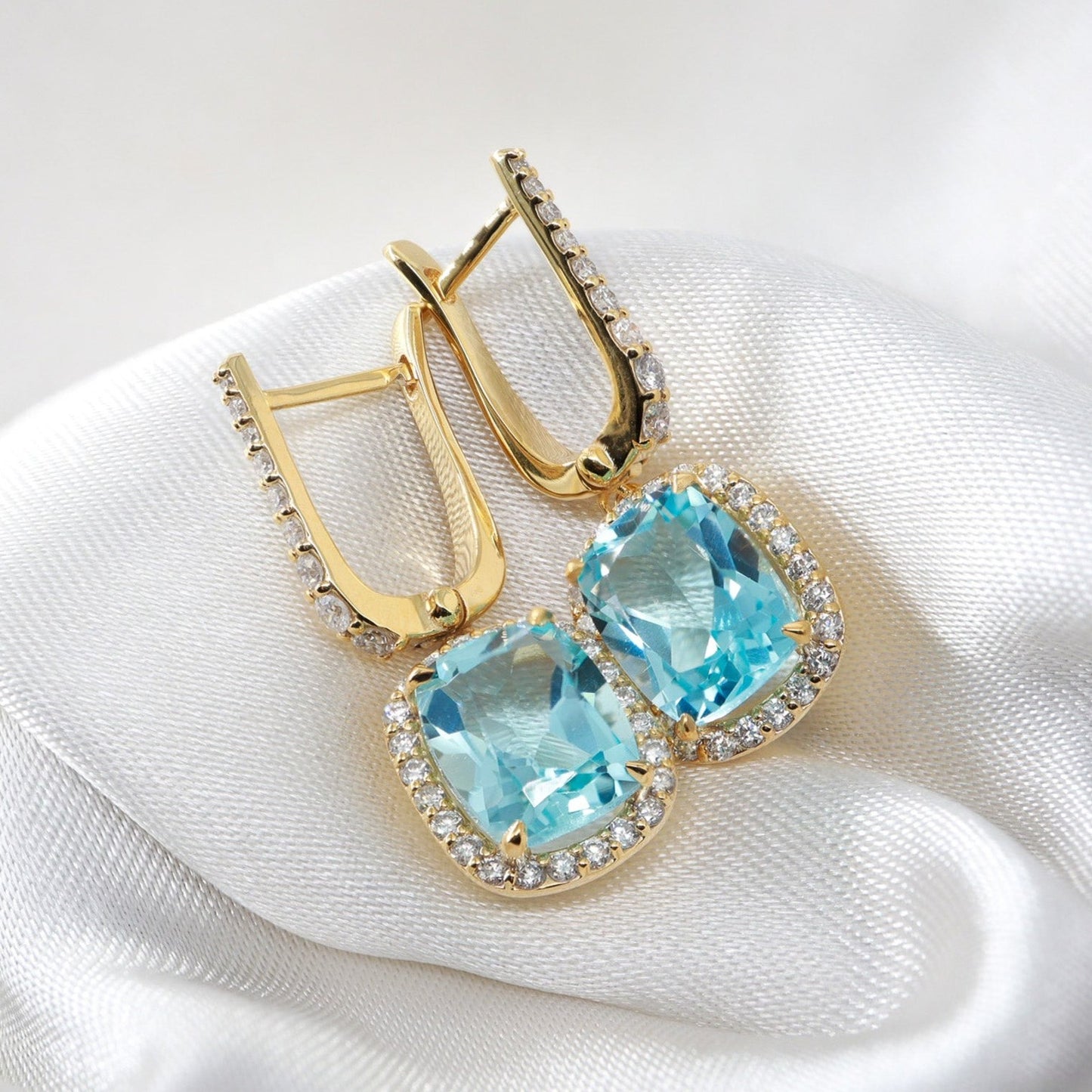 Cushion Kesim Mavi Topaz & Pırlanta Küpe