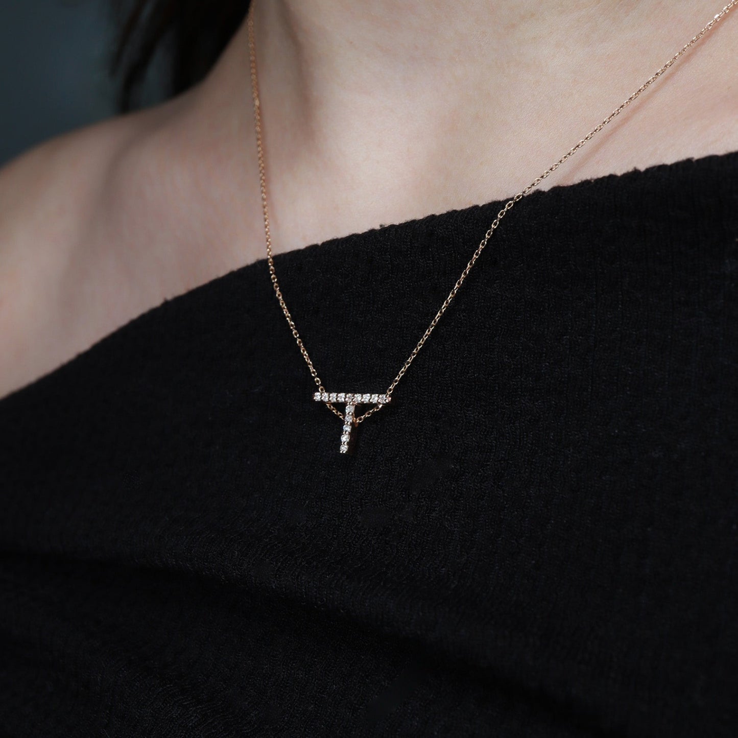 Pırlantalı T Harfi Kolye