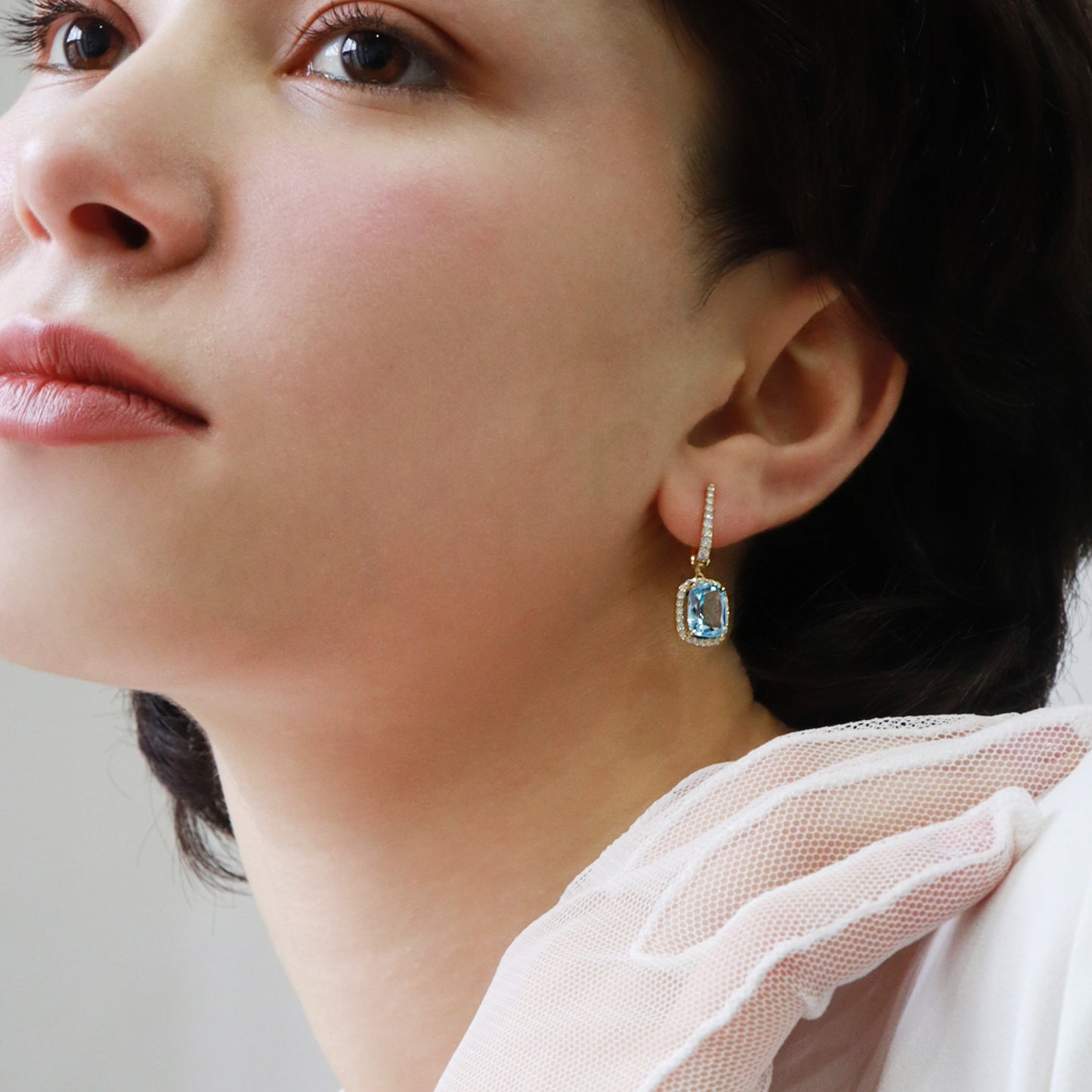 Cushion Kesim Mavi Topaz & Pırlanta Küpe