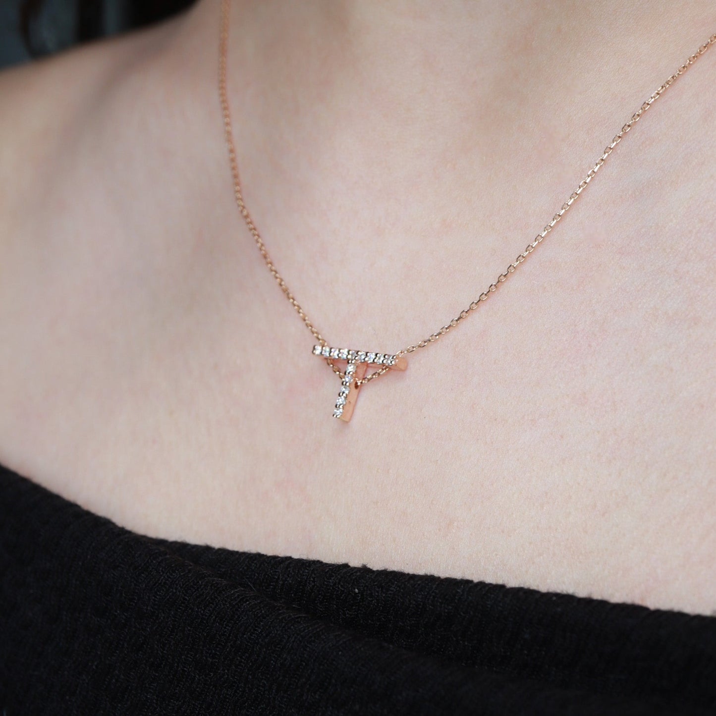 Pırlantalı T Harfi Kolye