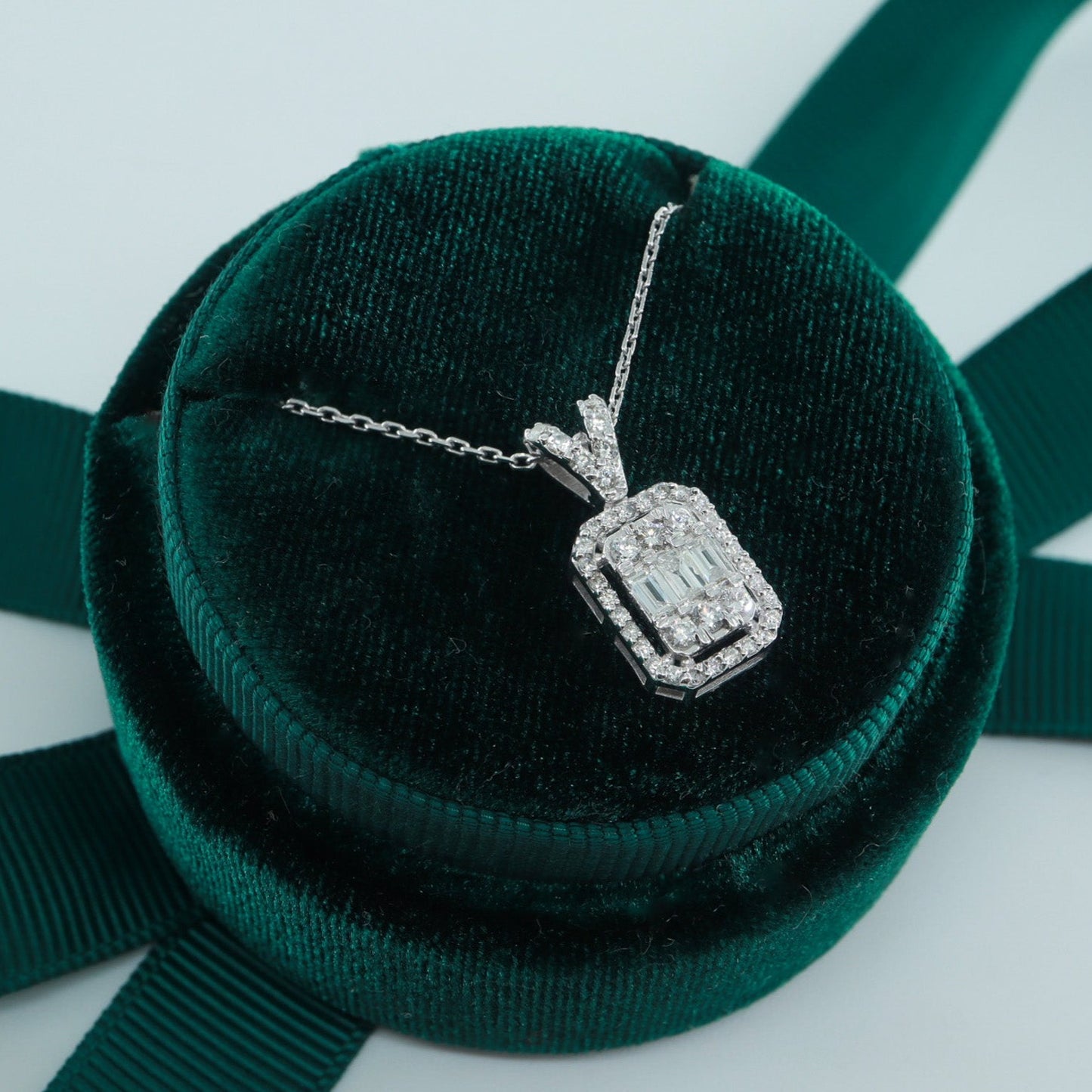 0,50ct Pırlanta Baget Kolye