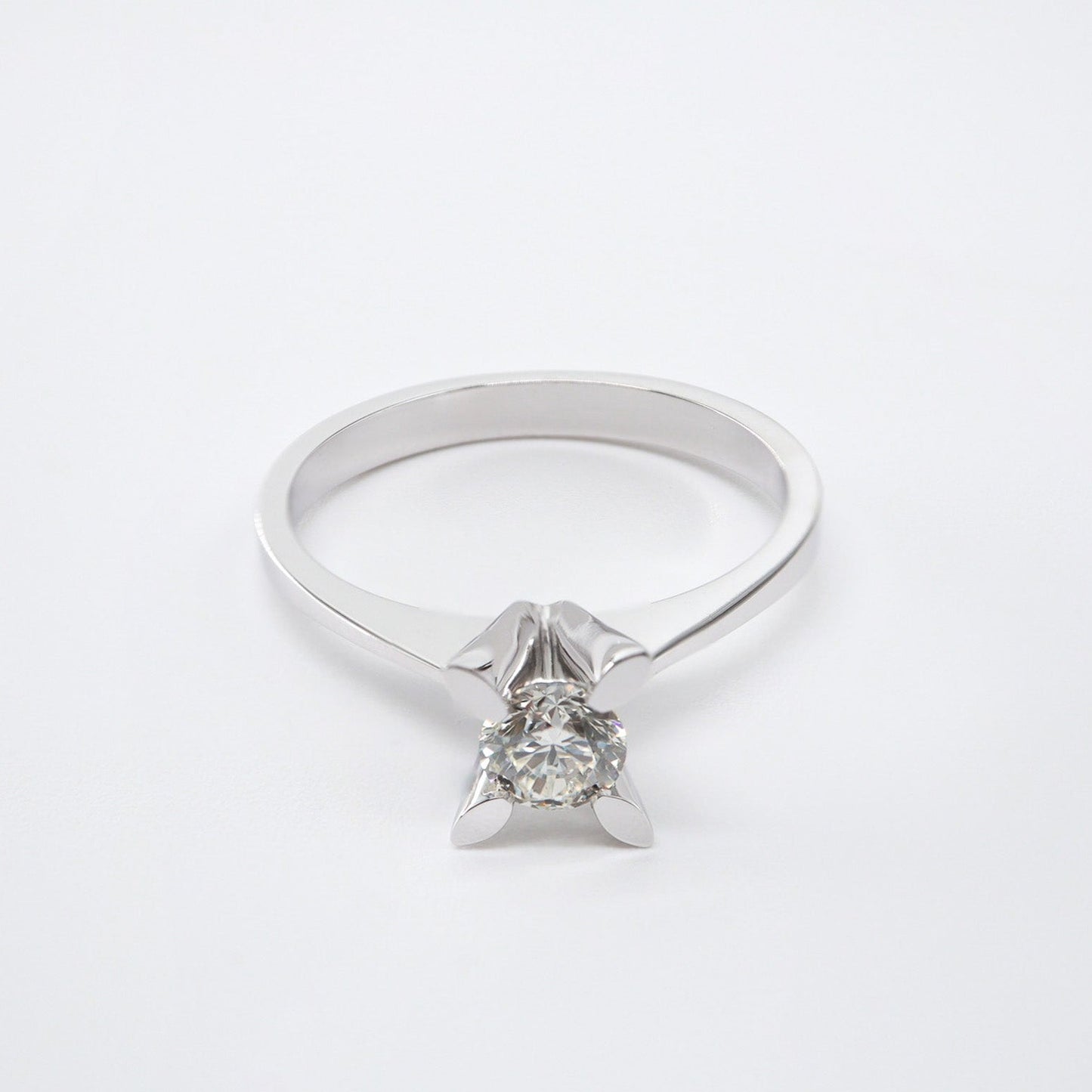 0,30ct Badem Tırnak Tektaş