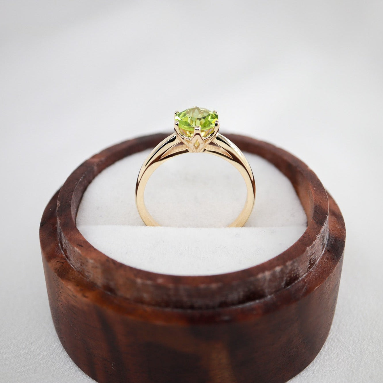 Yuvarlak Peridot Taşlı Tektaş