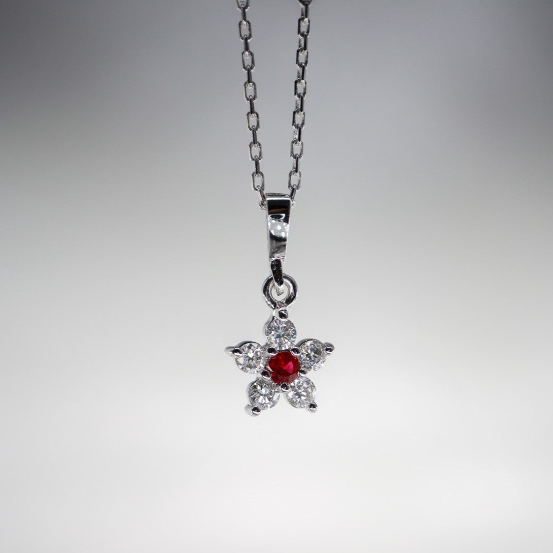 Papatya Model Yakut & Pırlanta Minimal Kolye