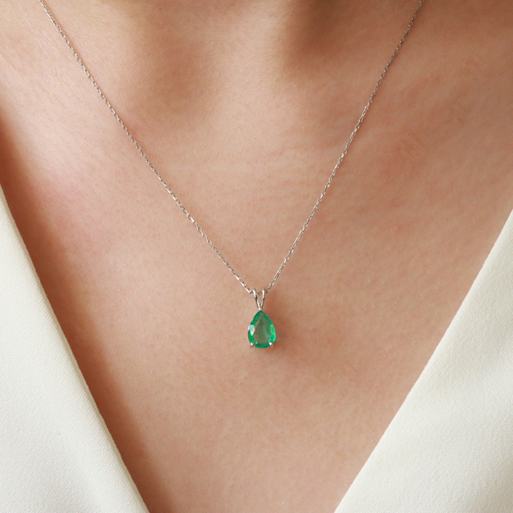 Zümrüt Damla Kolye