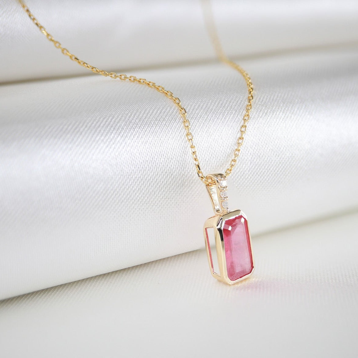 Emerald Kesim Yakut & Pırlanta Kolye