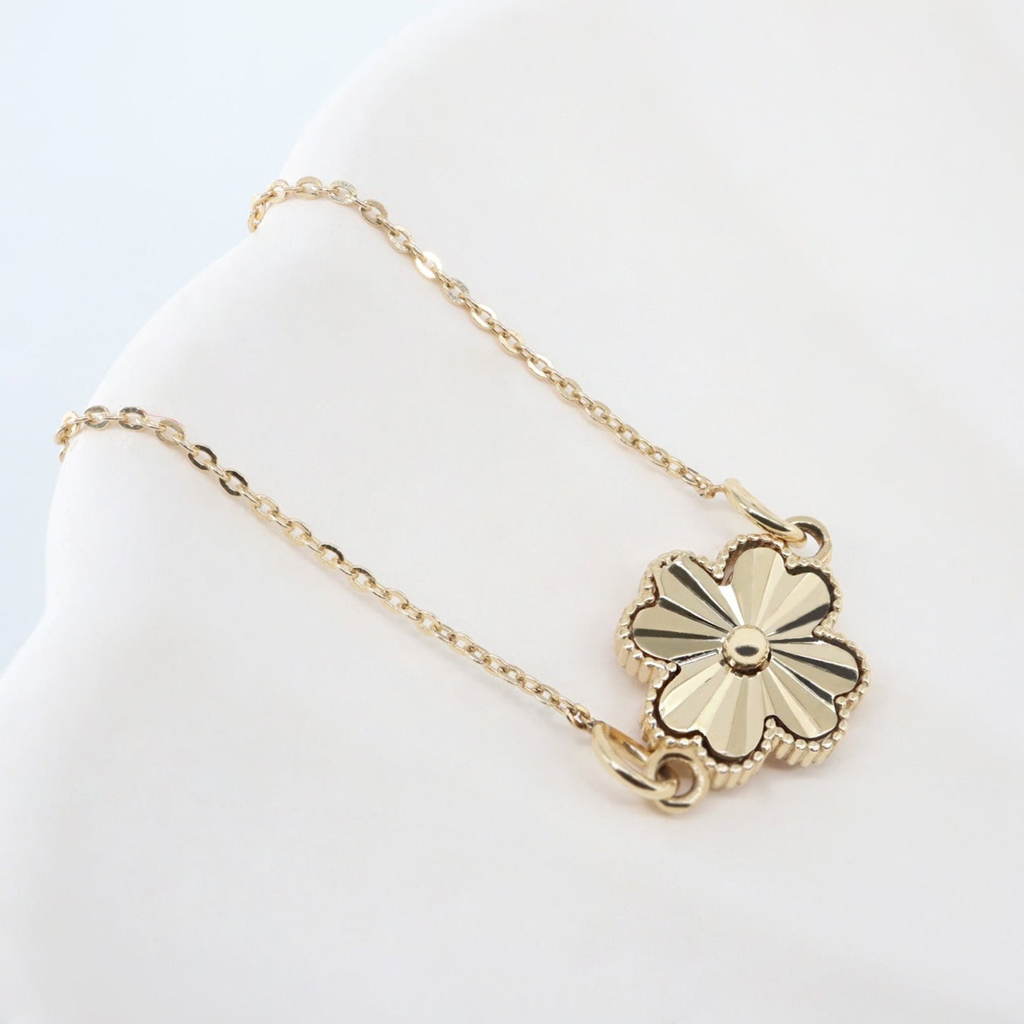 Yonca Altın Kolye