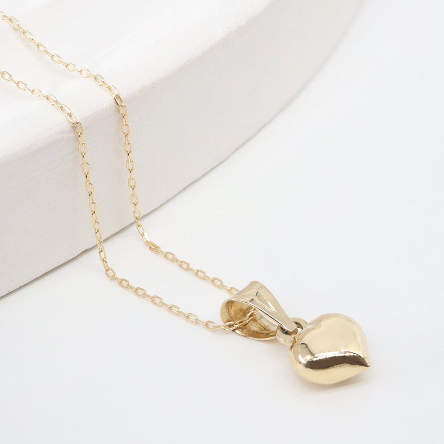 Kalpli Minimal Altın Kolye