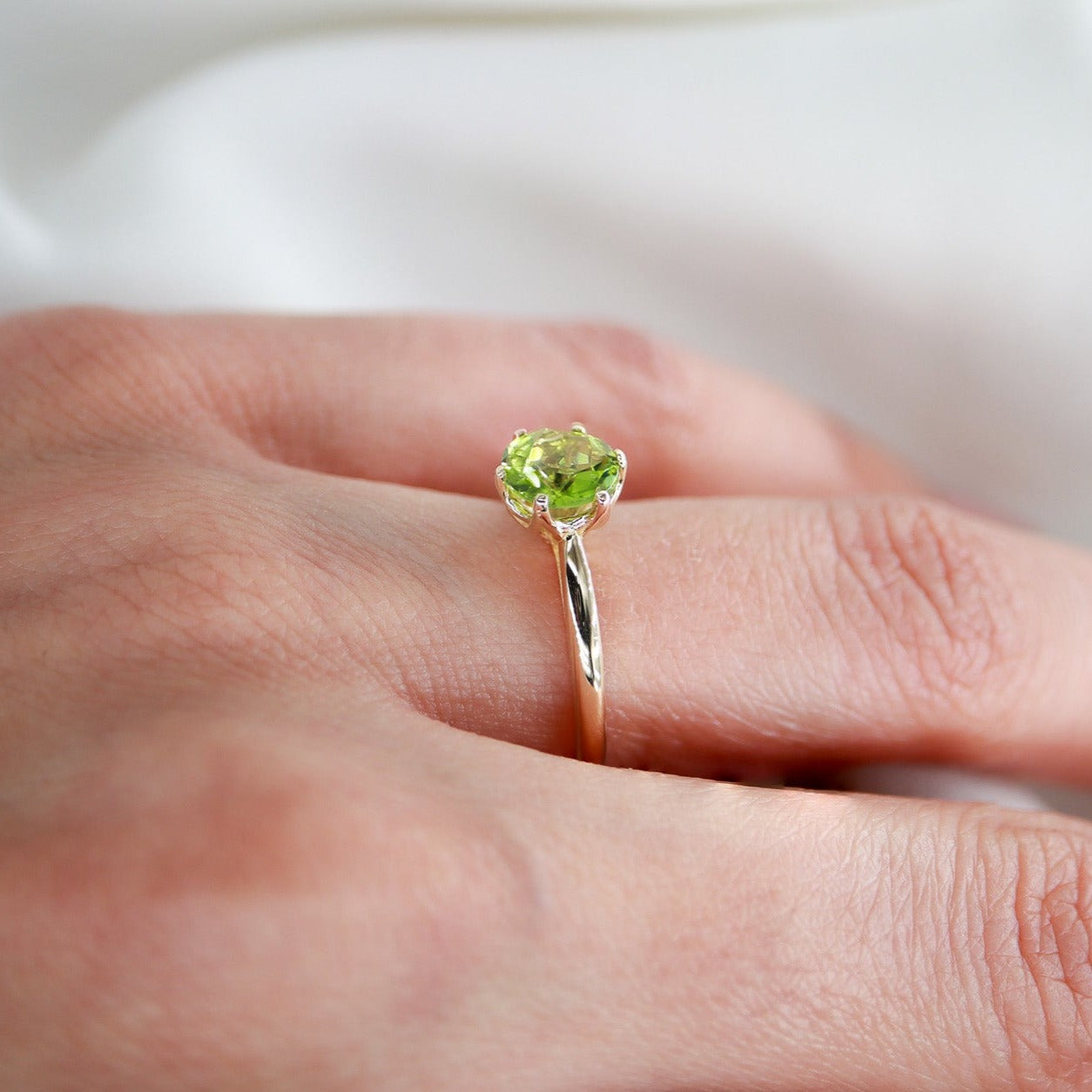 Yuvarlak Peridot Taşlı Tektaş