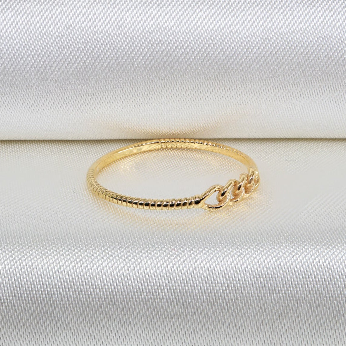 Minimal Halkalı Yüzük