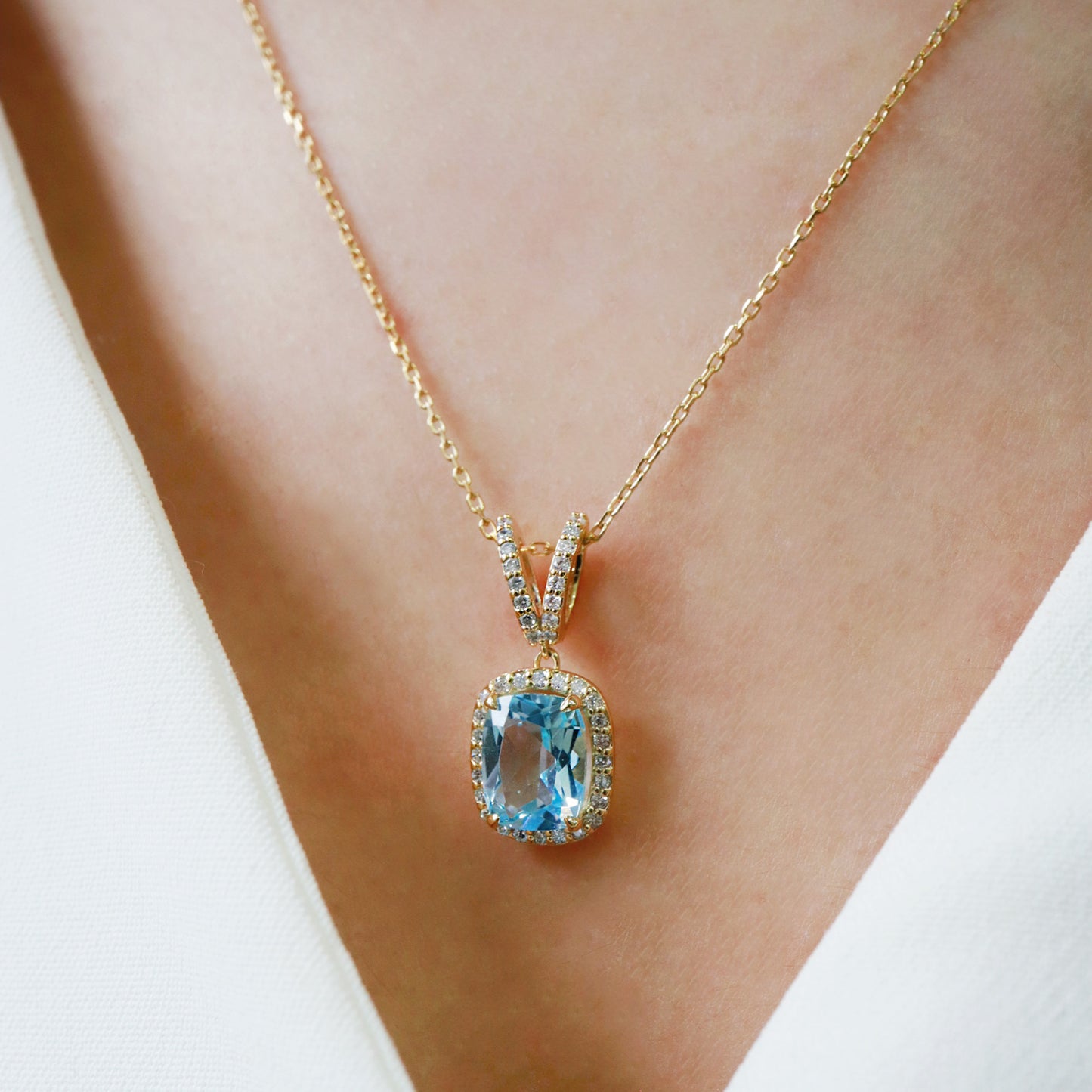 Cushion Kesim Mavi Topaz & Pırlanta Kolye