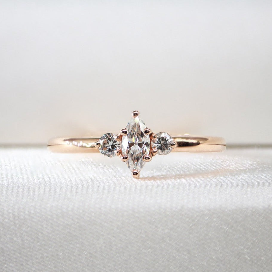 Ortası Markiz Kenarları Yuvarlak Pırlanta