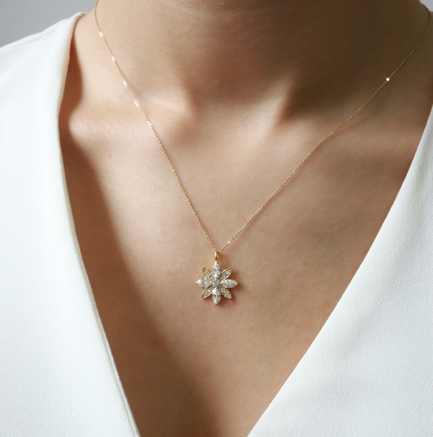 0,81ct Lotus Çiçeği Pırlanta Kolye