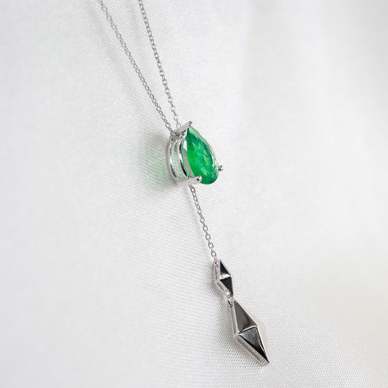 Damla Zümrüt Taşlı Kolye