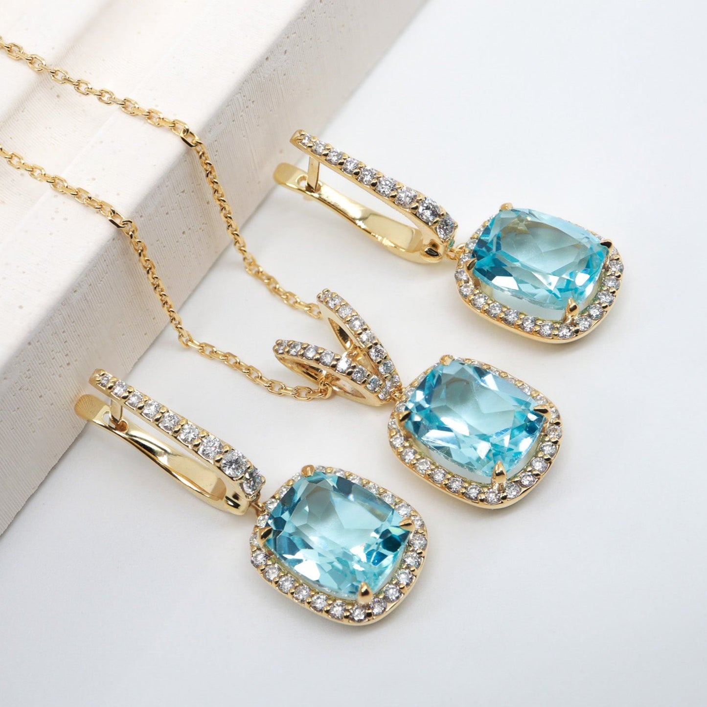 Cushion Kesim Mavi Topaz & Pırlanta Set