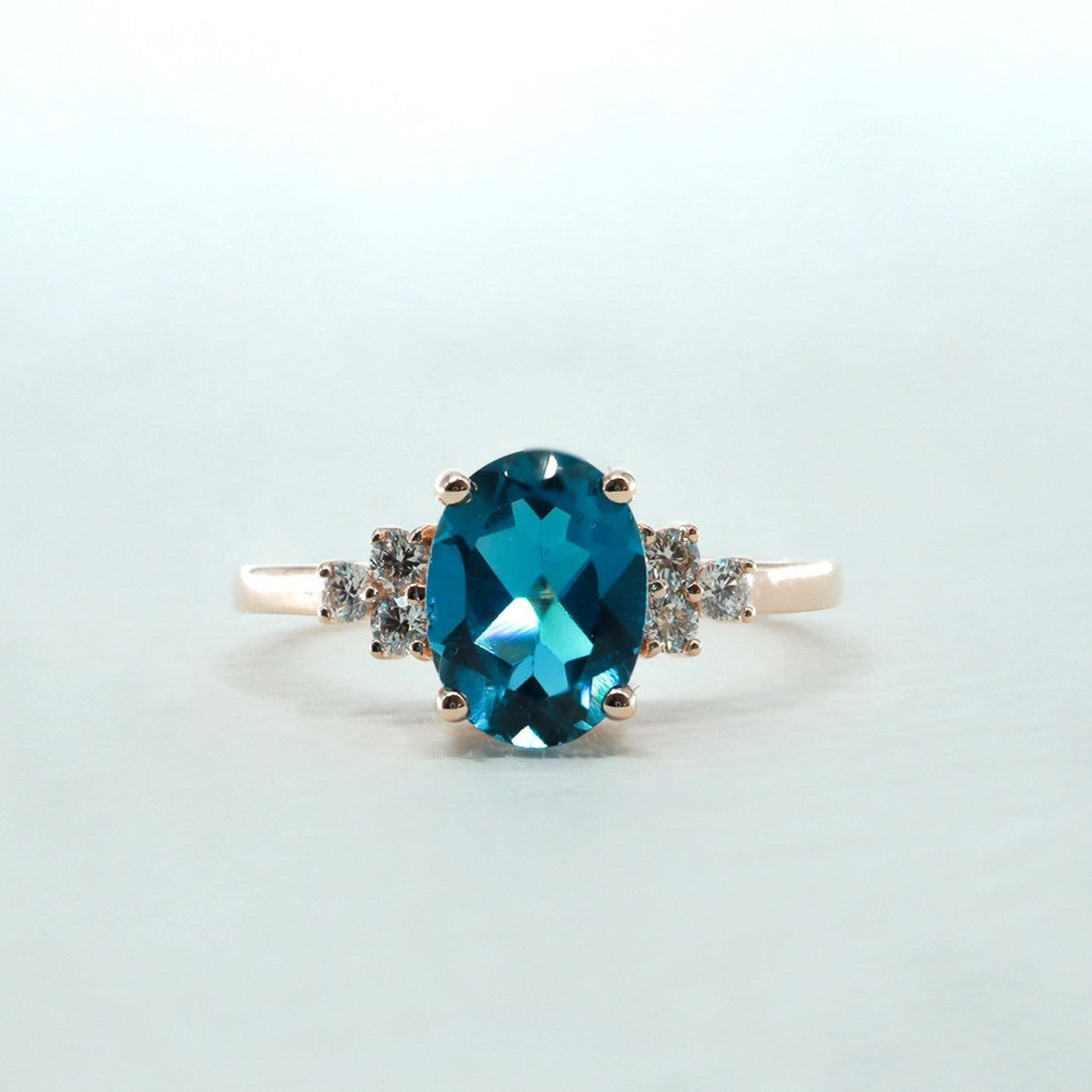 Oval London Topaz & Pırlanta Yüzük