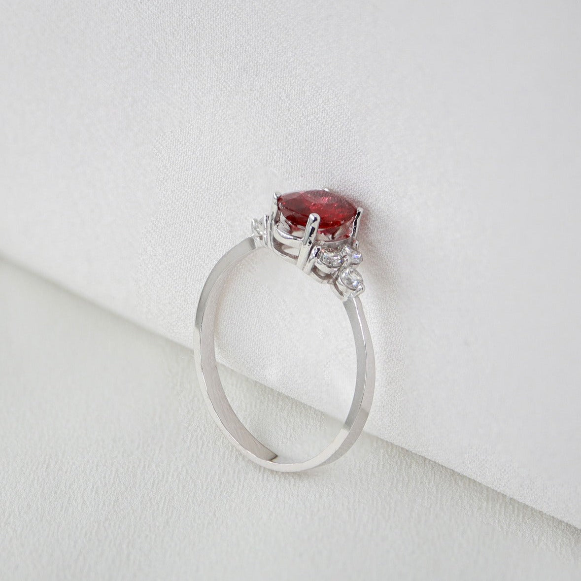 Oval Yakut & Pırlanta Yüzük