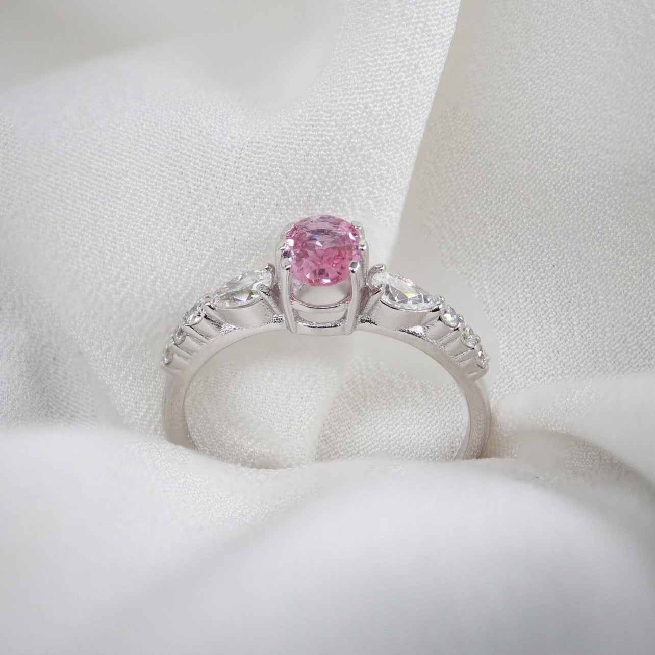 Oval Pembe Safir & Damla Pırlanta