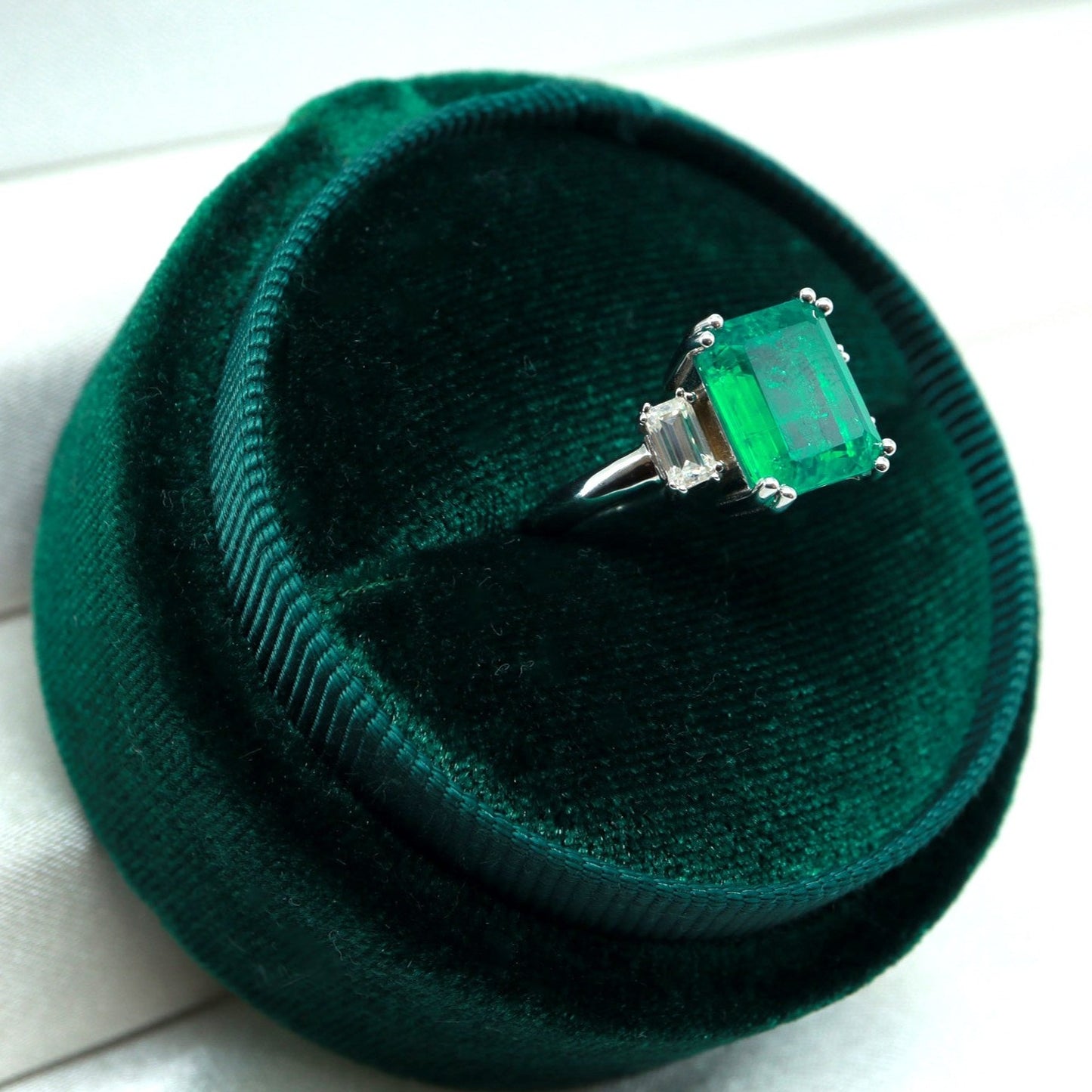 0,40ct Emerald Cut Baget Pırlantalı & Zümrüt Yüzük